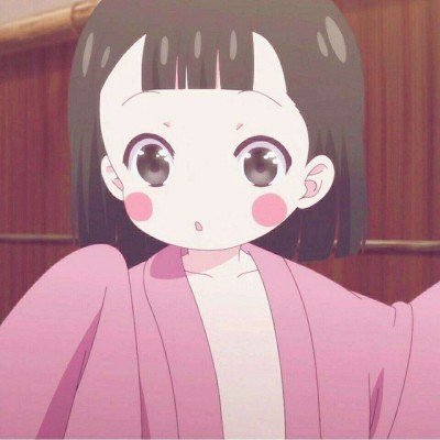 女童被公鸡追着啄 奶奶将鸡抓住宰杀